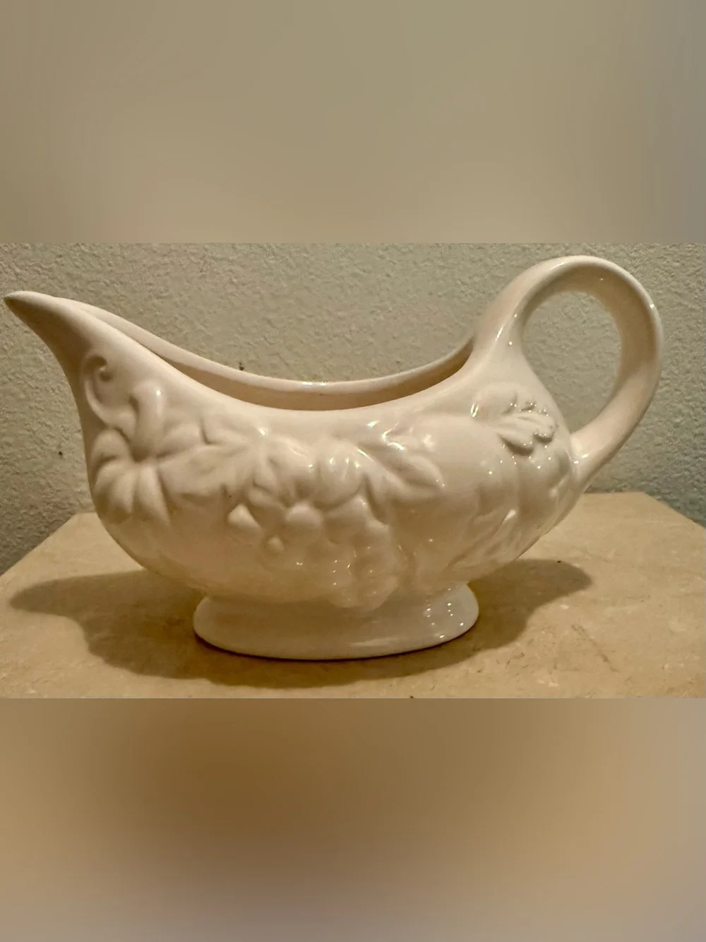 Tabletop Gallery Harvest Gravy boat holds 2 cups.